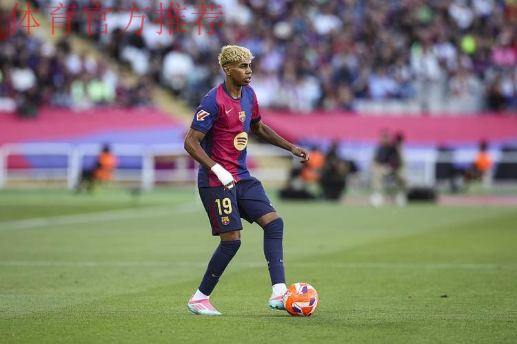 TA：亚马尔成为巴萨最大人物，俱乐部内可能没有人能够质疑他